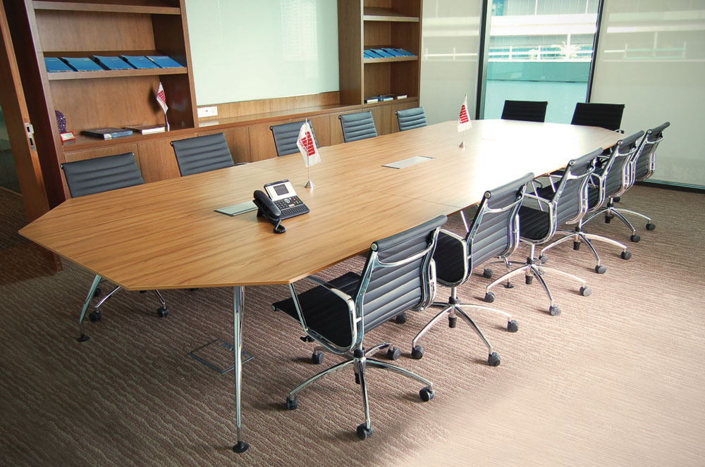 Como veneer meeting table with black leather como office chairs