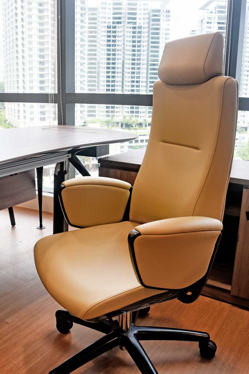 Liven office chair in cream leather paired with como table